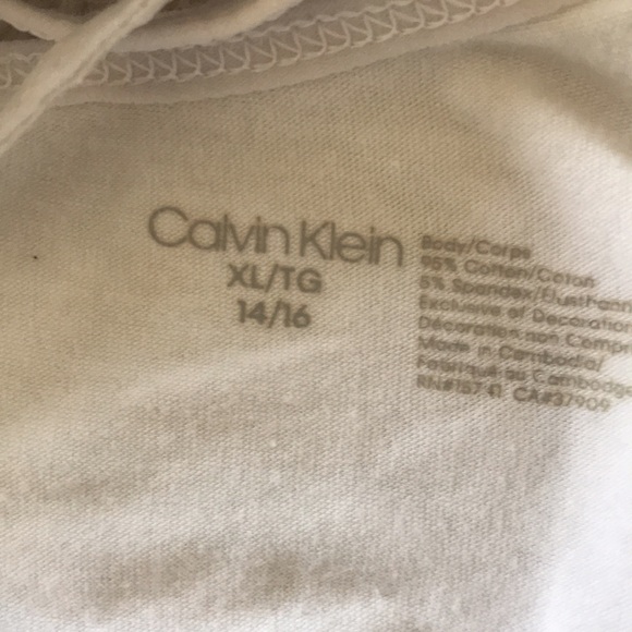 Free with purchase| Calvin Klein 2 piece set - Picture 5 of 5